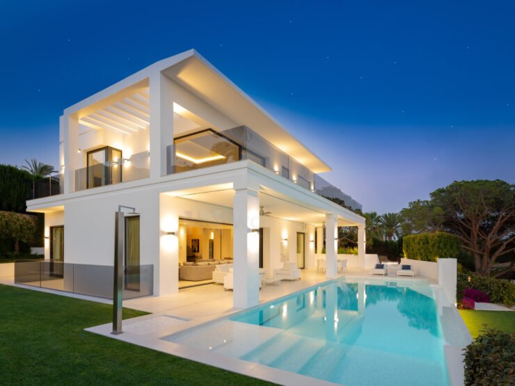 REAL ESTATE – MARBELLA WOHNEN – Property of the month March 2023 – Stunning modern luxury villa in Nagueles, one of the top areas of Marbella Golden Mile