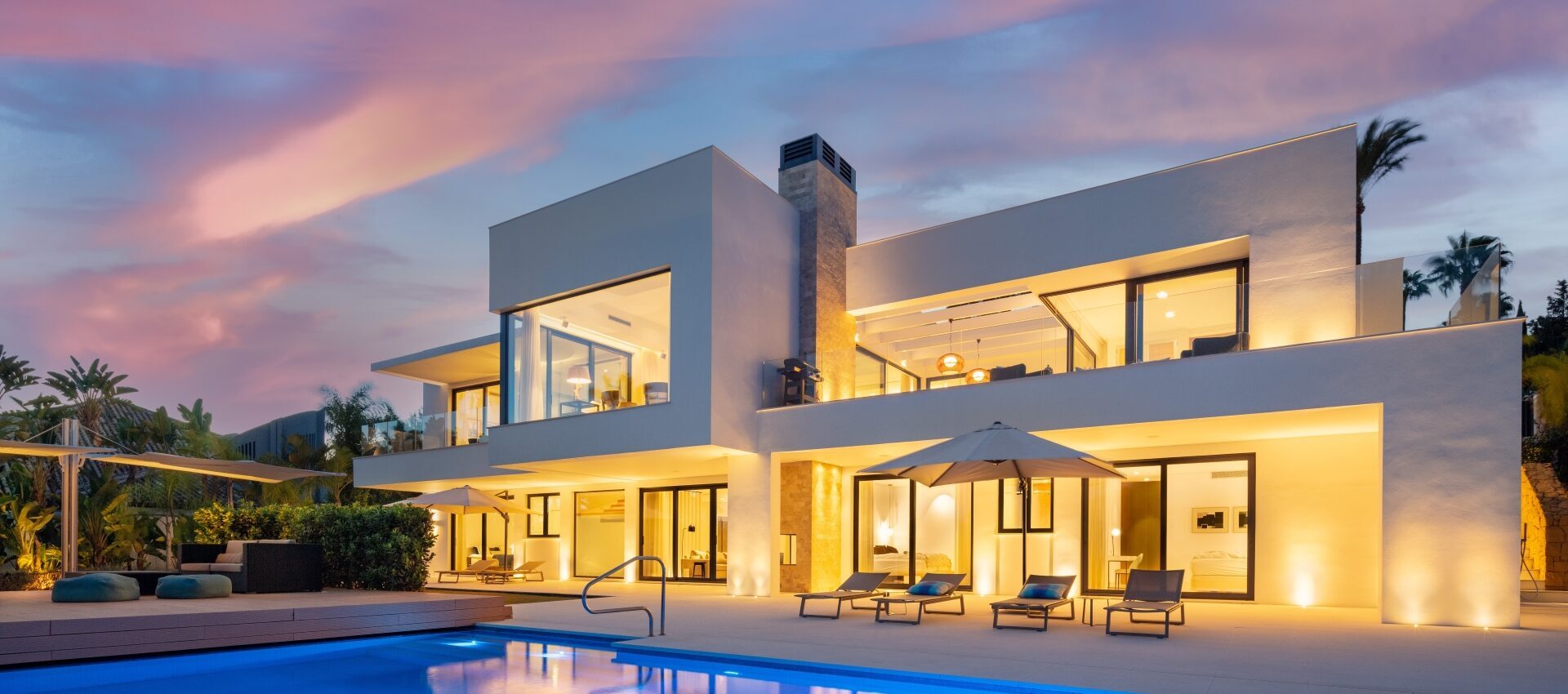 Atemberaubende moderne Luxusvilla mit Meer- und Golfblick