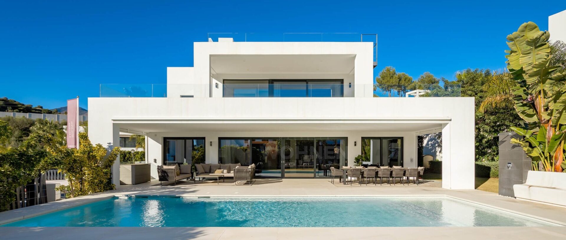 Brand-new contemporary luxury villa in a prestigious location in the famous Golf Valley