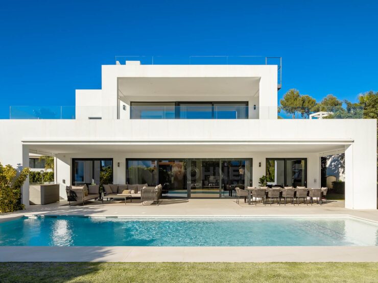 Brand-new contemporary luxury villa in a prestigious location in the famous Golf Valley