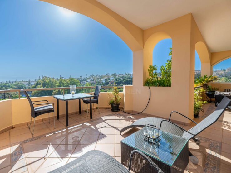 Fantastic apartment with sea views in Hacienda Elviria, Marbella