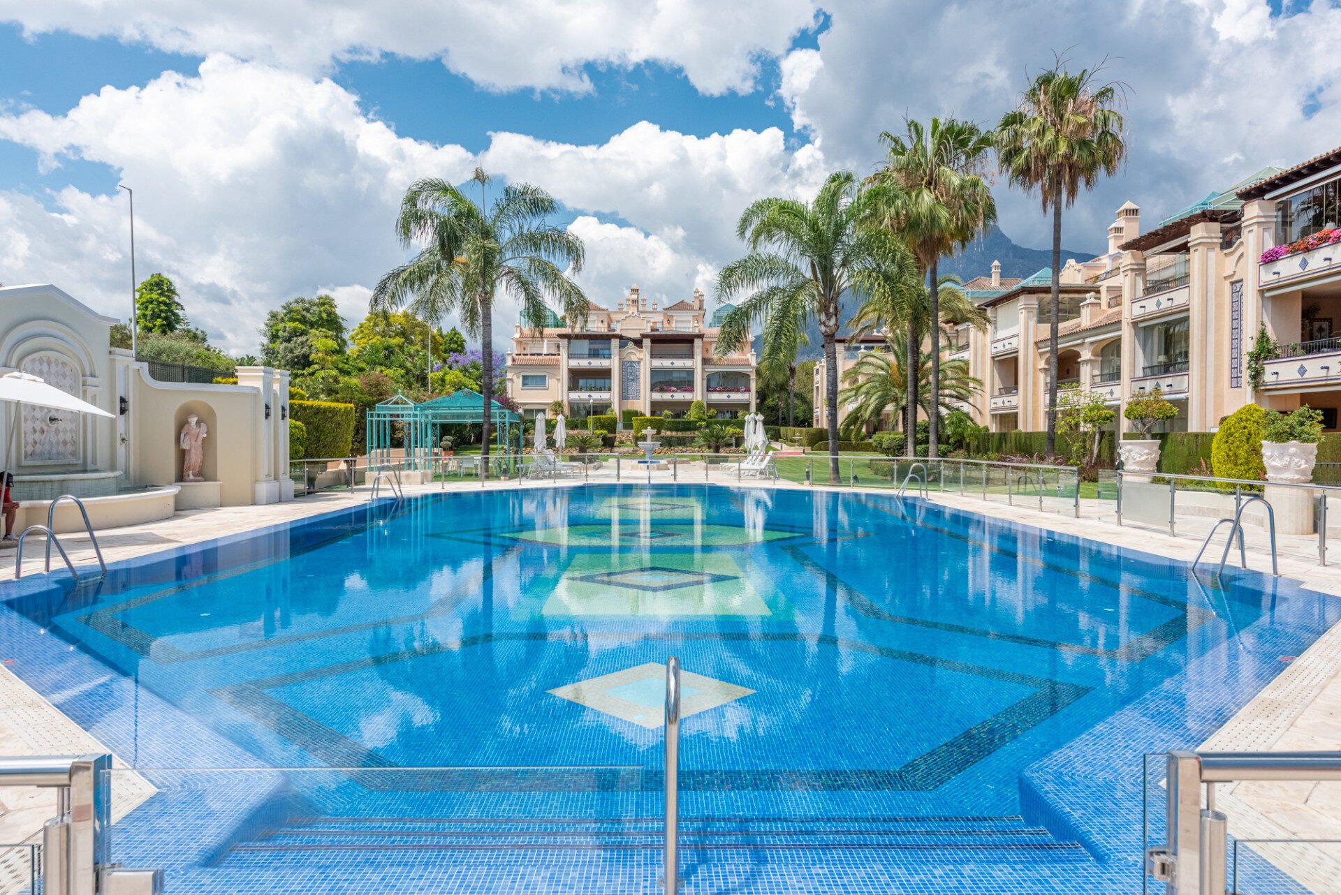 Magnificent luxury duplex penthouse with spectacular views on the Golden Mile Marbella