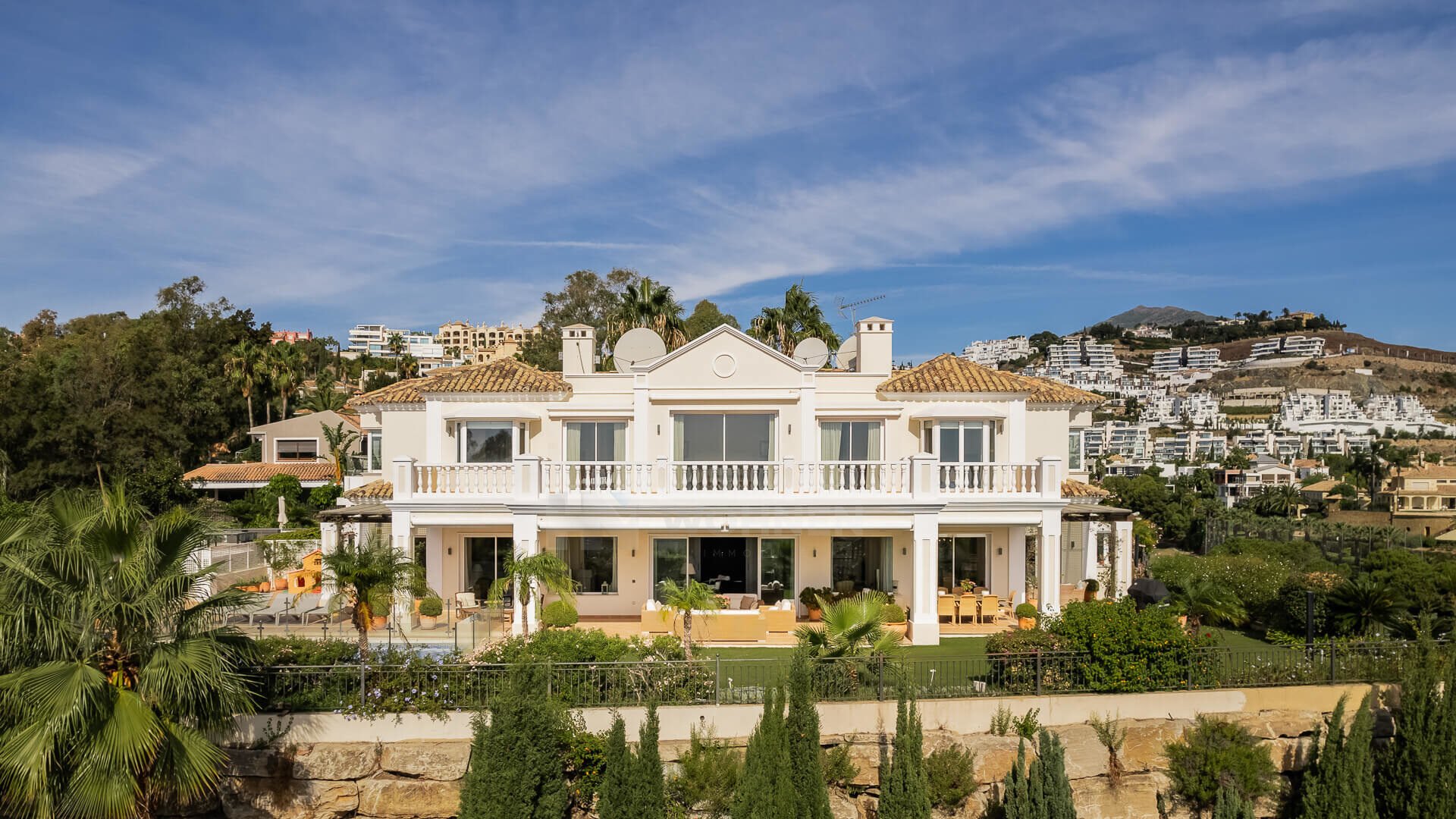 Luxury villa with unparalleled views of the sea, golf courses and mountains