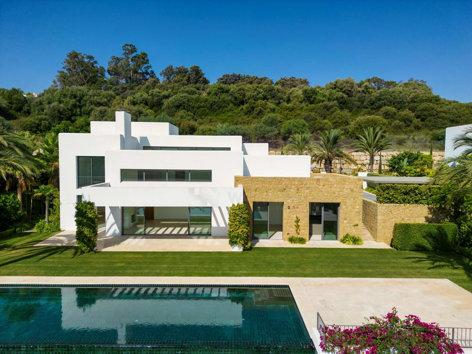 Magnificent Ibiza-style residences first line golf in finca Cortesin