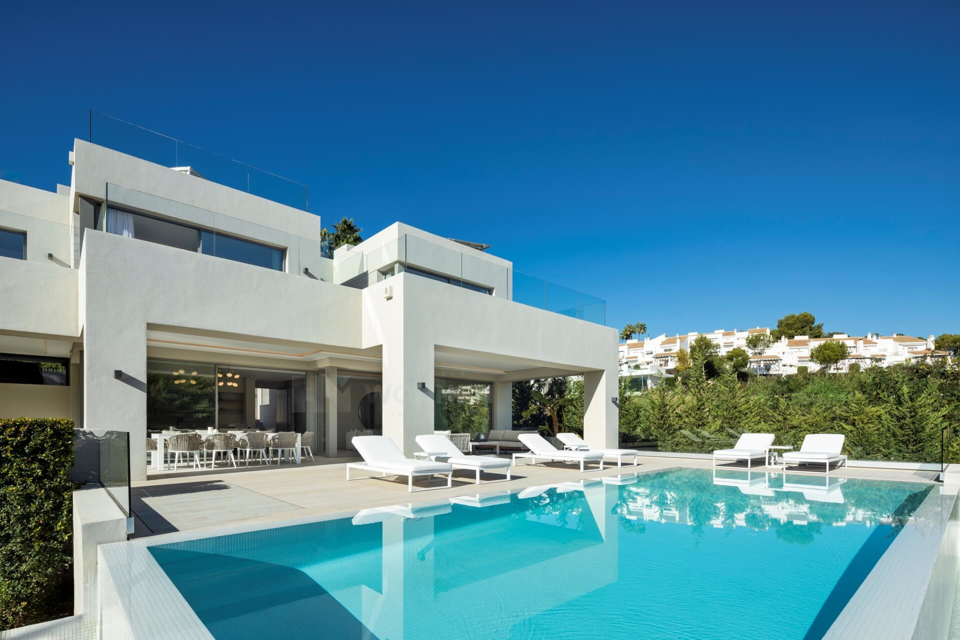Luxury villa ideally situated in the coveted Nueva Andalucia area