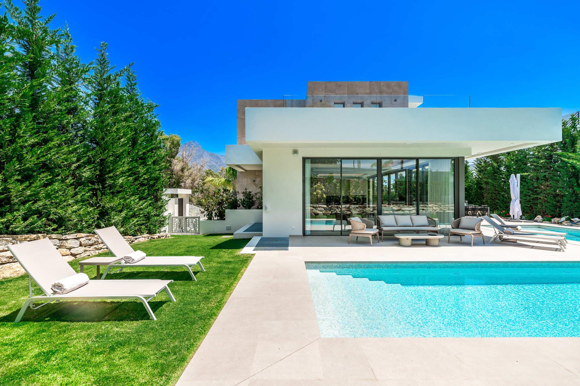 Brand new villa in the most prestigious area of Nueva Andalucía, Marbella