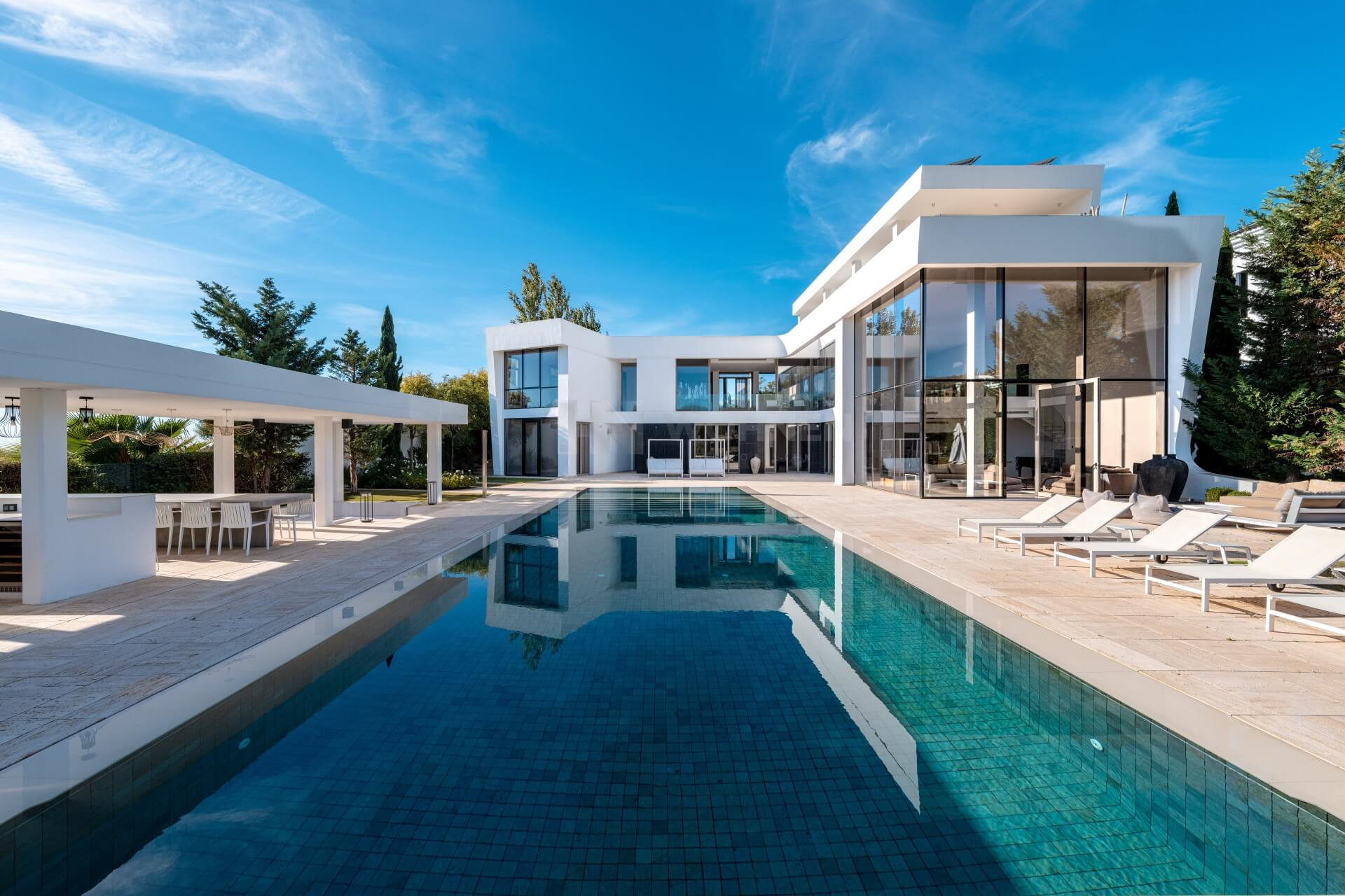 Contemporary luxury frontline golf villa with stunning views, Los Flamingos, Benahavis