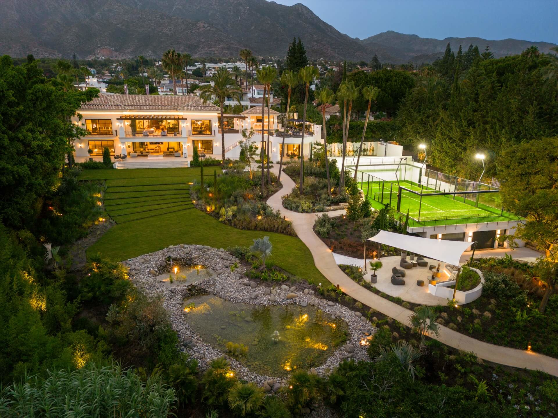 Modern mansion set within a private parkland  at the heart of Marbella’s exclusive Golden Mile.