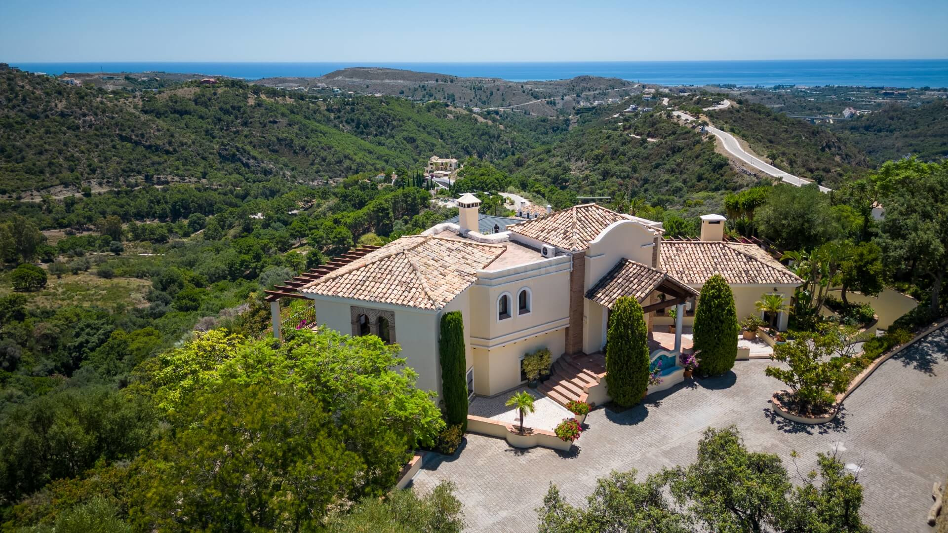 Charming detached villa with breathtaking views of the Mediterranean