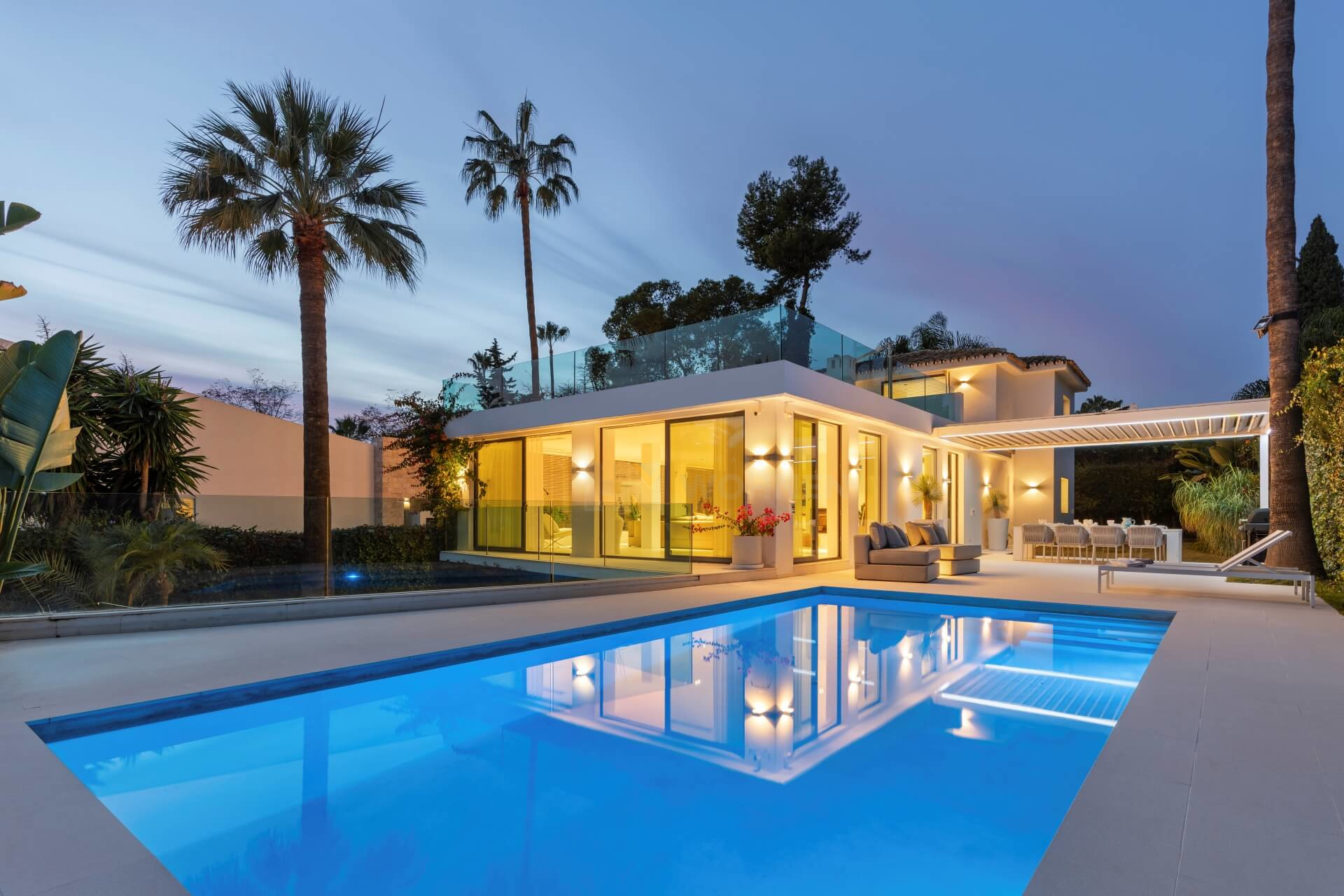 Moderne und schöne Villa im Herzen von Nueva Andalucía