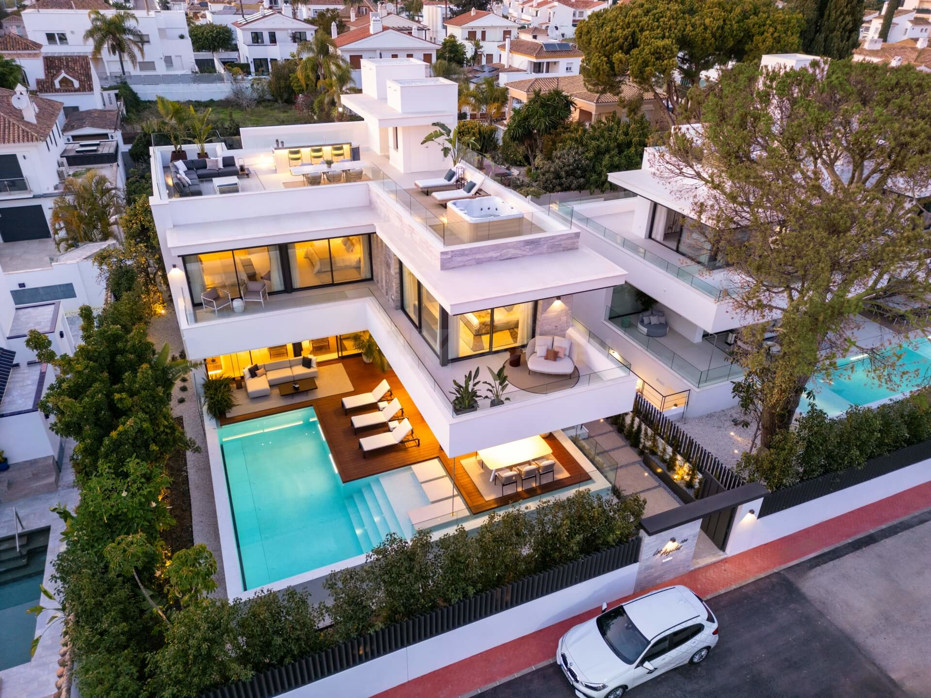 Luxury villa near the beach in Los Angeles Puerto Banus Marbella