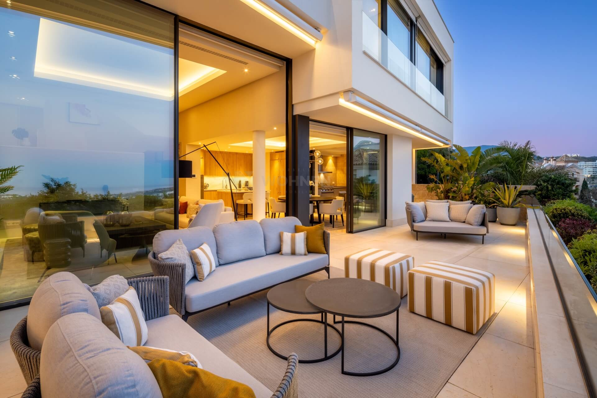 Lujoso apartamento dúplex con impresionantes vistas al mar y a la montaña en La Quinta