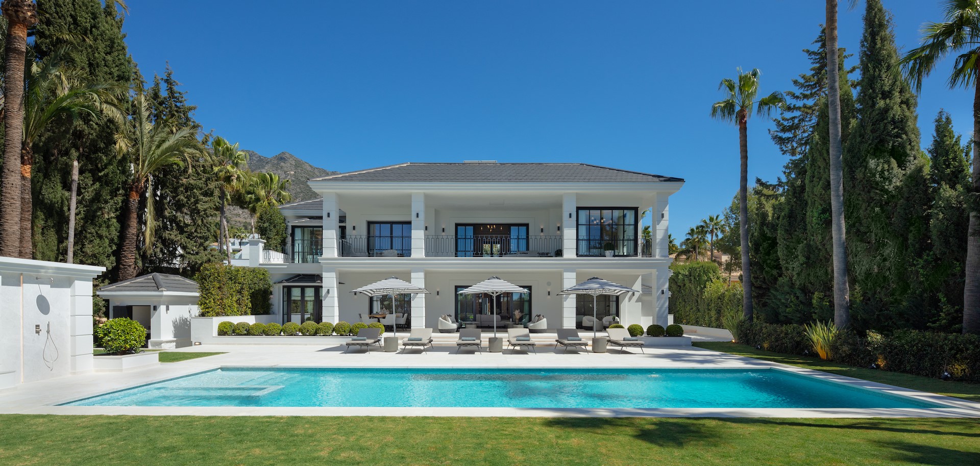 Luxury villa with panoramic views of the Mediterranean in Sierra Blanca
