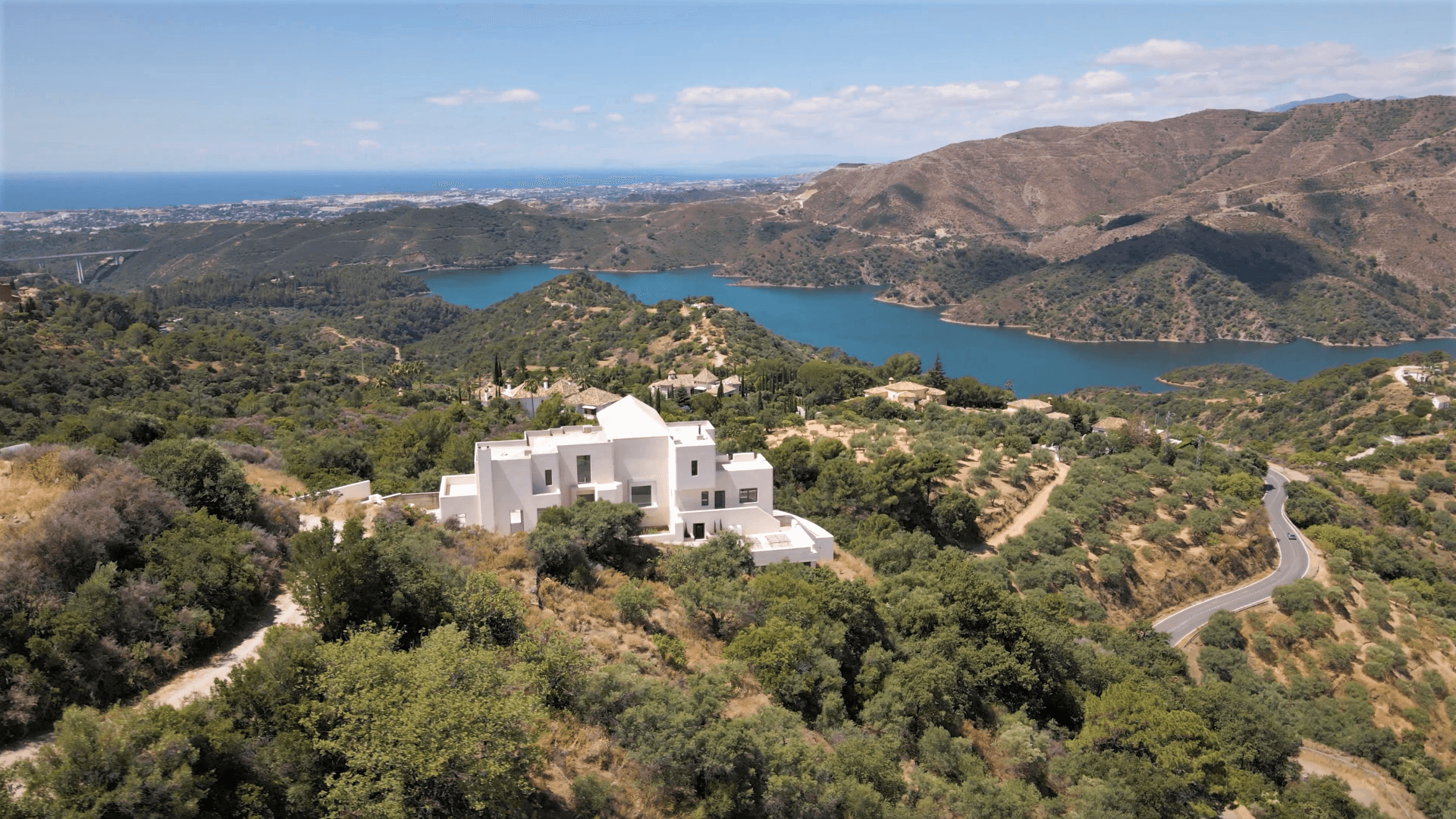 Amazing villa with breathtaking panoramic views 360º over the Lake of Istan