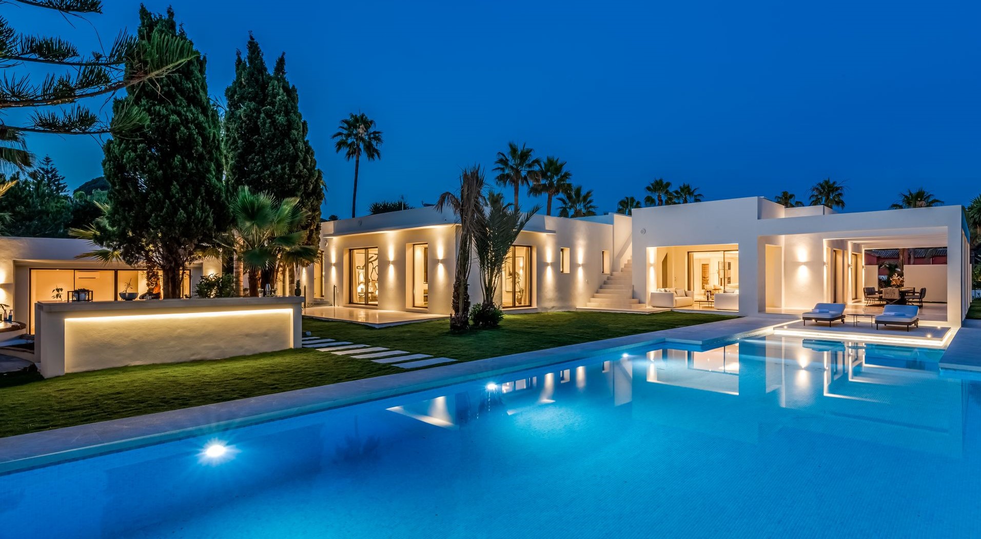 Unique, modern villa just steps from the beach