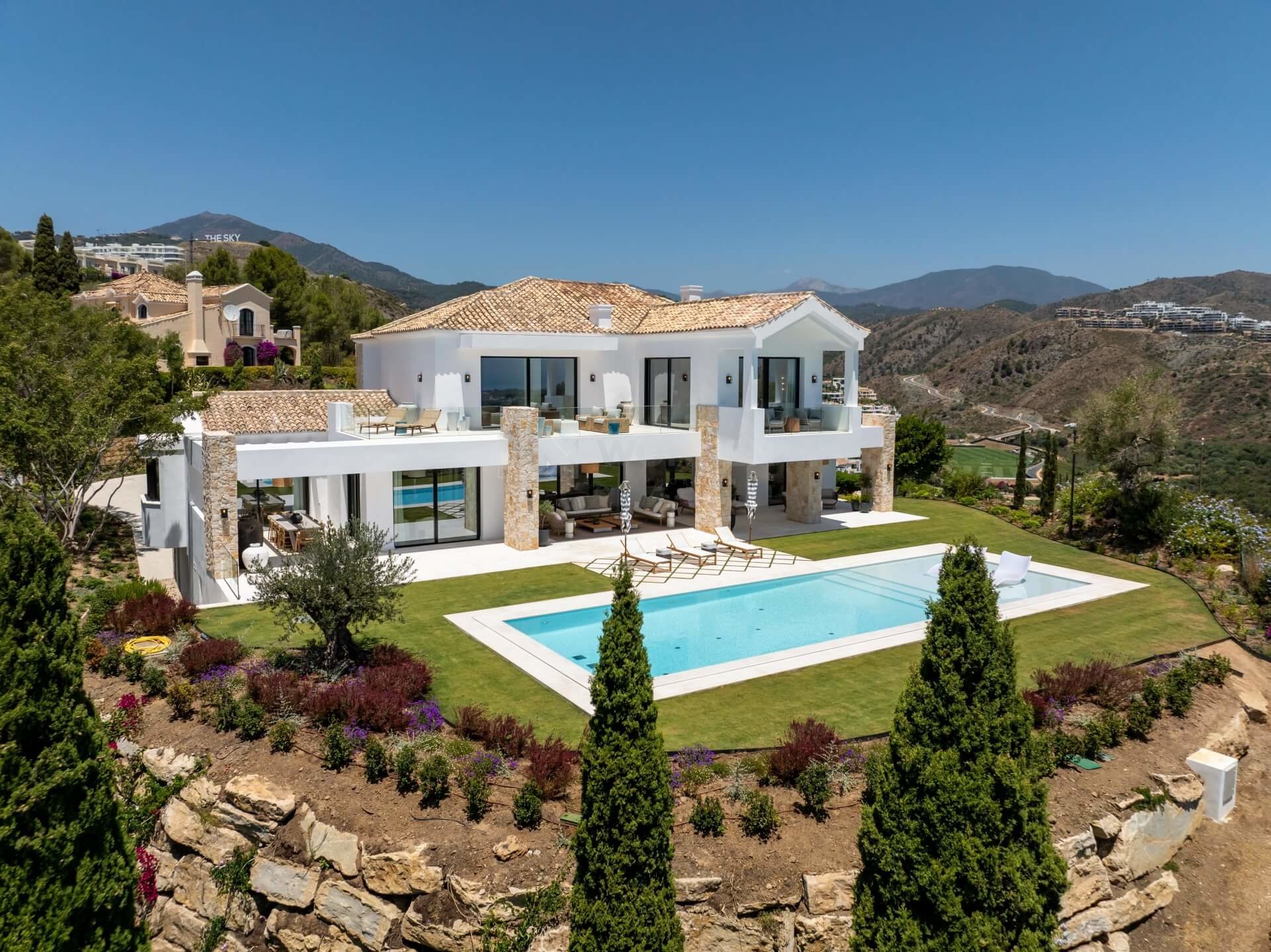Stunning new-build villa with panoramic views of the surrounding area and Mediterranean sea