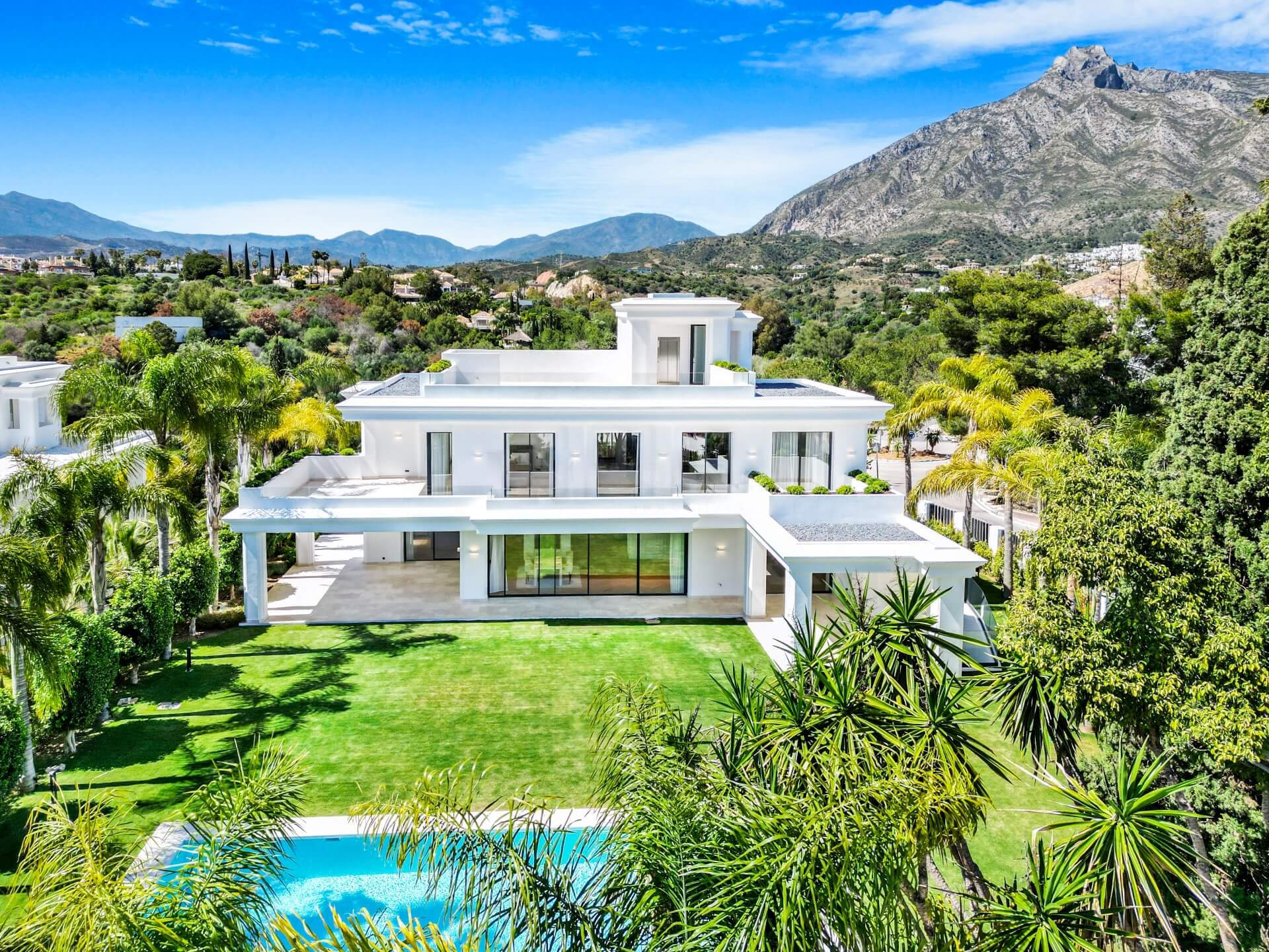 Luxury villas with sea views on Marbella’s Golden Mile