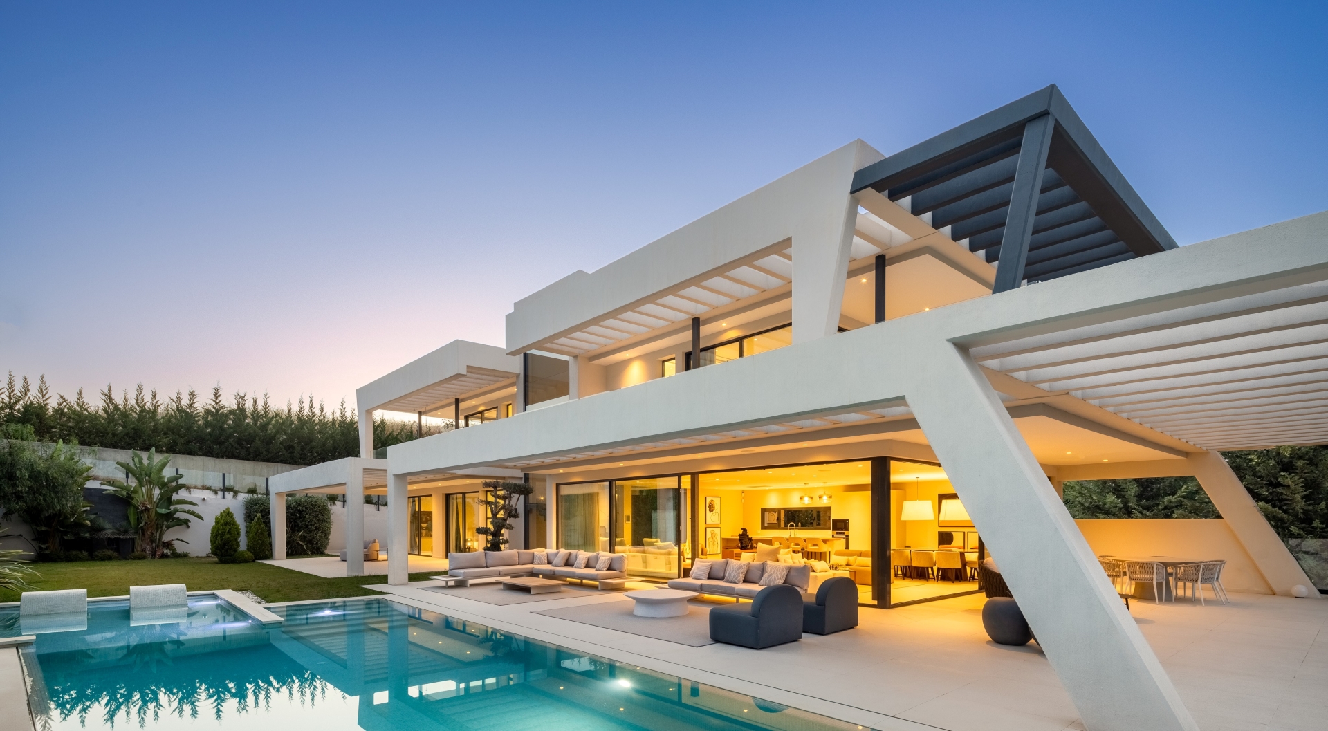 Luxurious modern villa with panoramic views in Nueva Andalucía Marbella