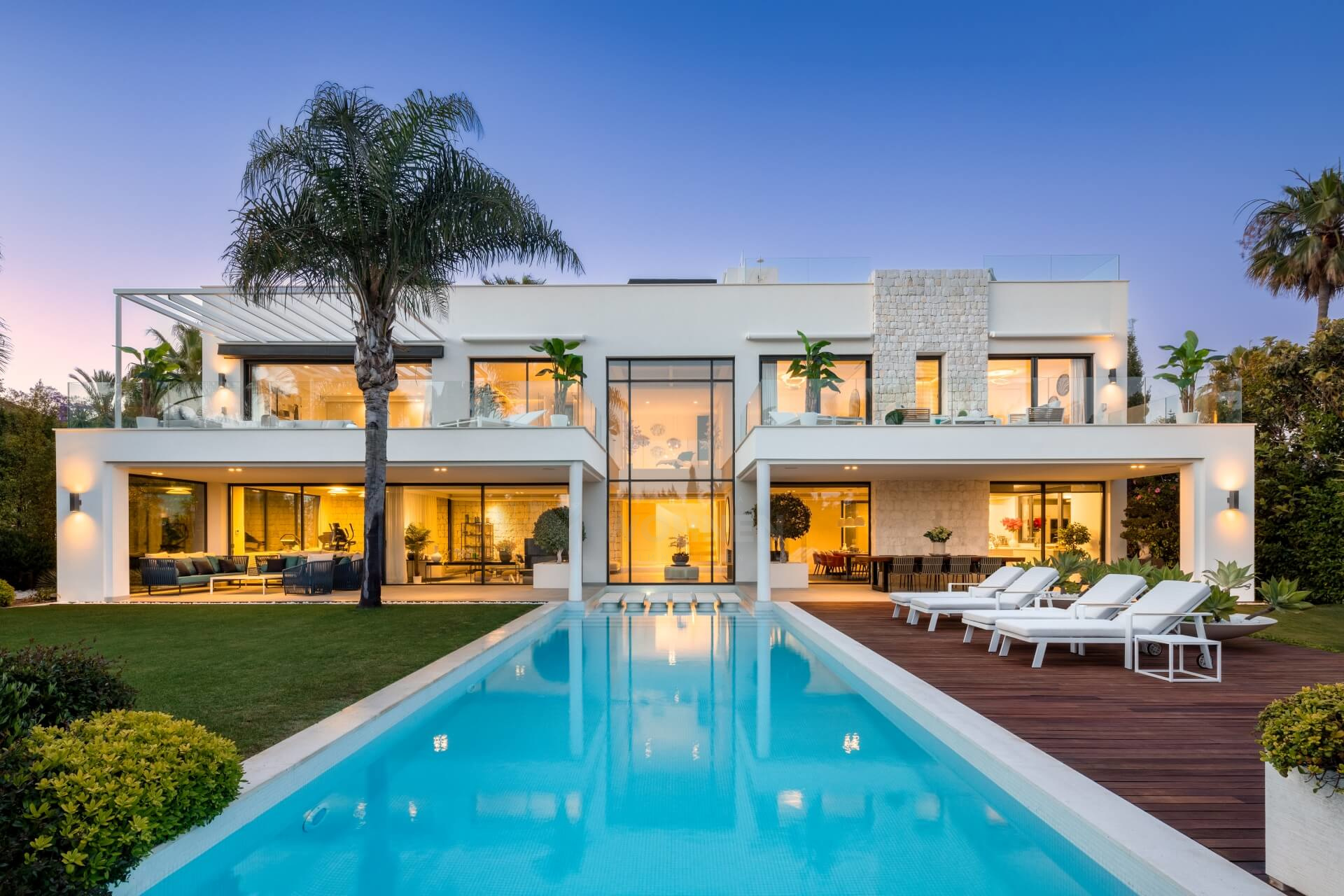 Modern luxury villa with sea views near the beach in Marbesa Marbella East