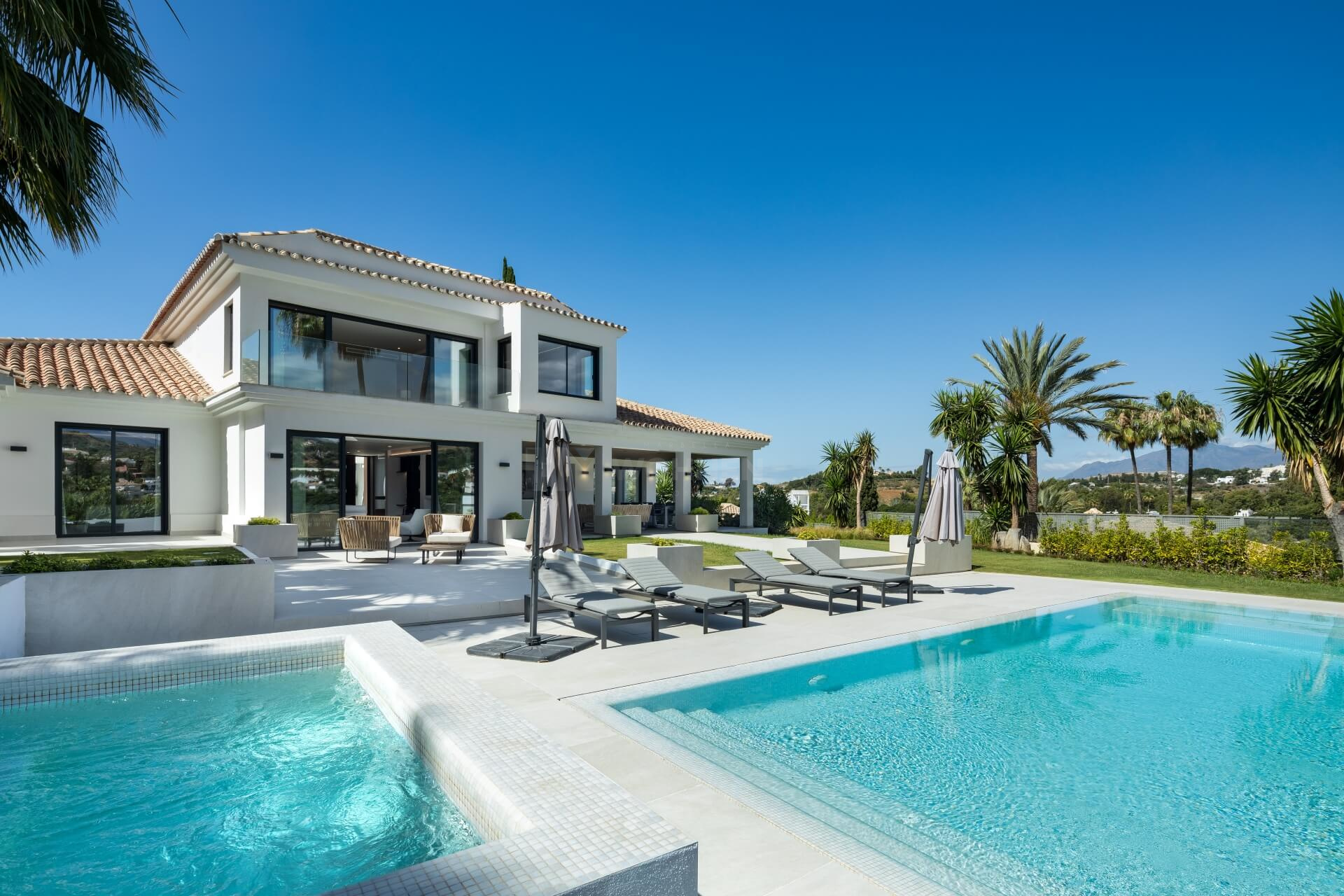 Luxuriöse Villa in erster Golflinie in Los Naranjos Golf, Nueva Andalucía