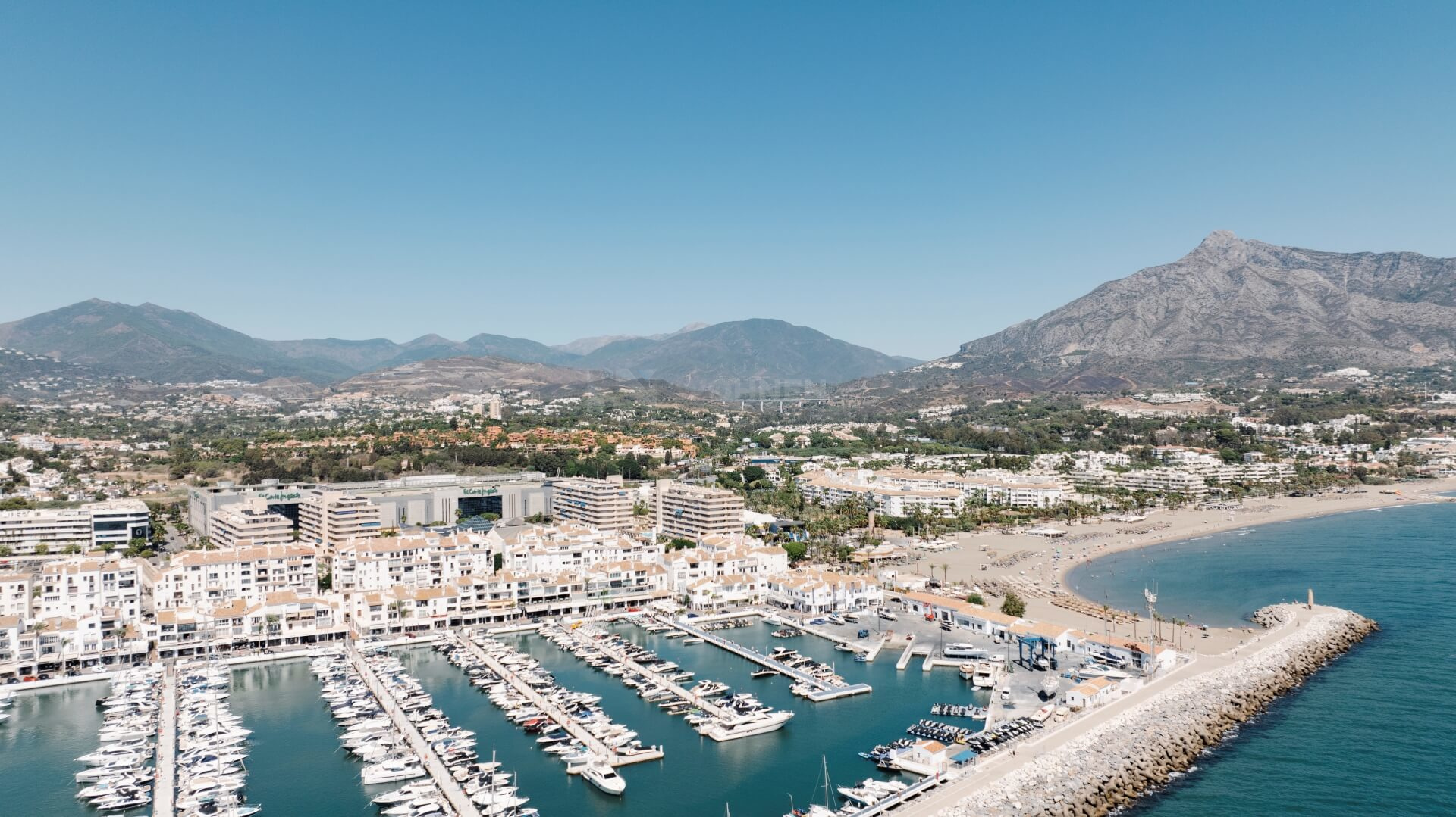 Luxuriöses Penthouse-Apartment mit atemberaubender Aussicht in Puerto Banús