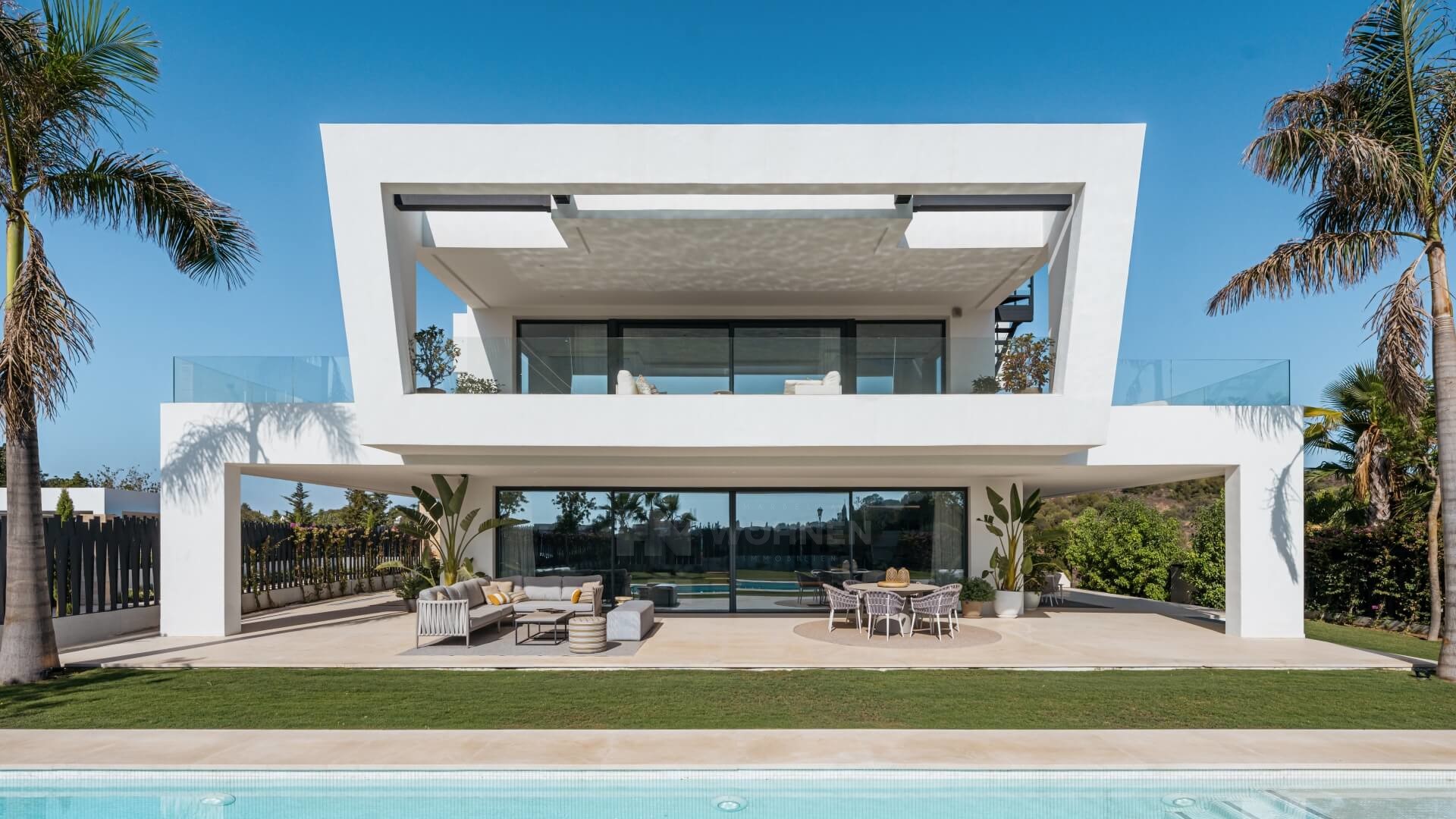 Contemporary villa in Marbella’s prestigious Golden Mile