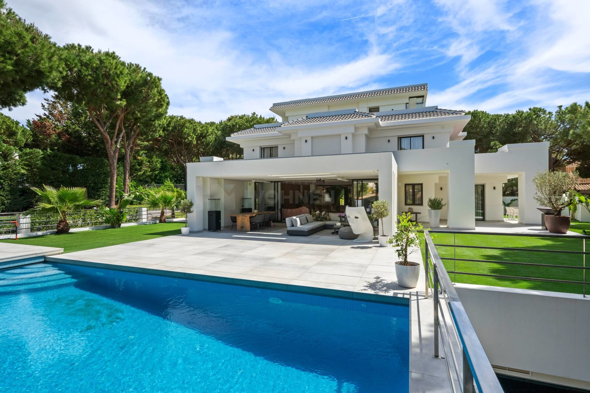 Magnificent Modern Style Villa in Hacienda Las Chapas in Marbella East