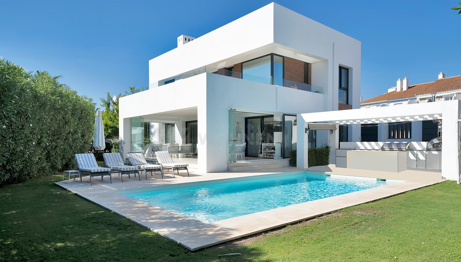 Villa moderna en el exclusivo El Paraíso, Estepona, cerca de Puerto Banús Marbella