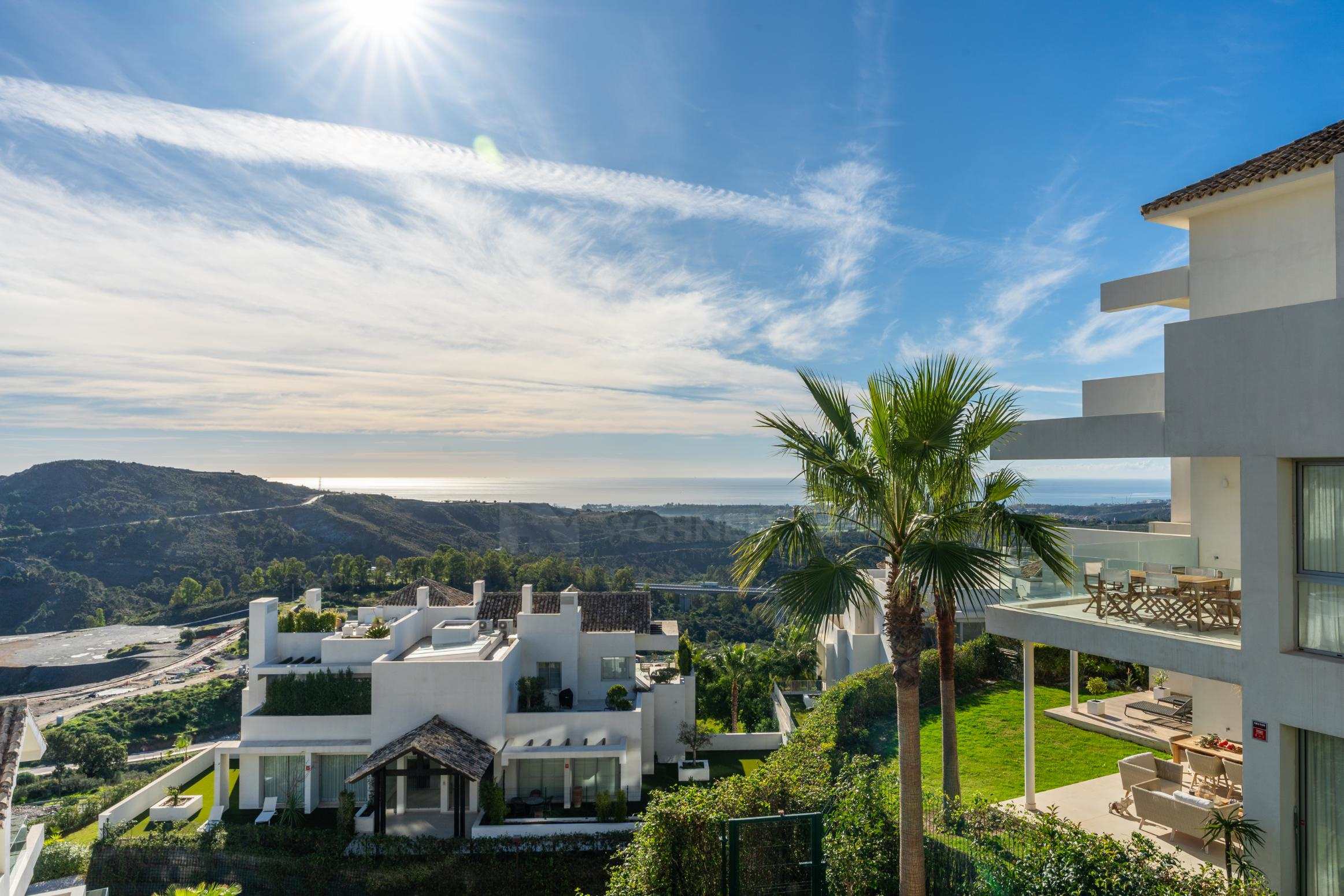 Apartamento de lujo con impresionantes vistas al mar en Marbella Club Hills