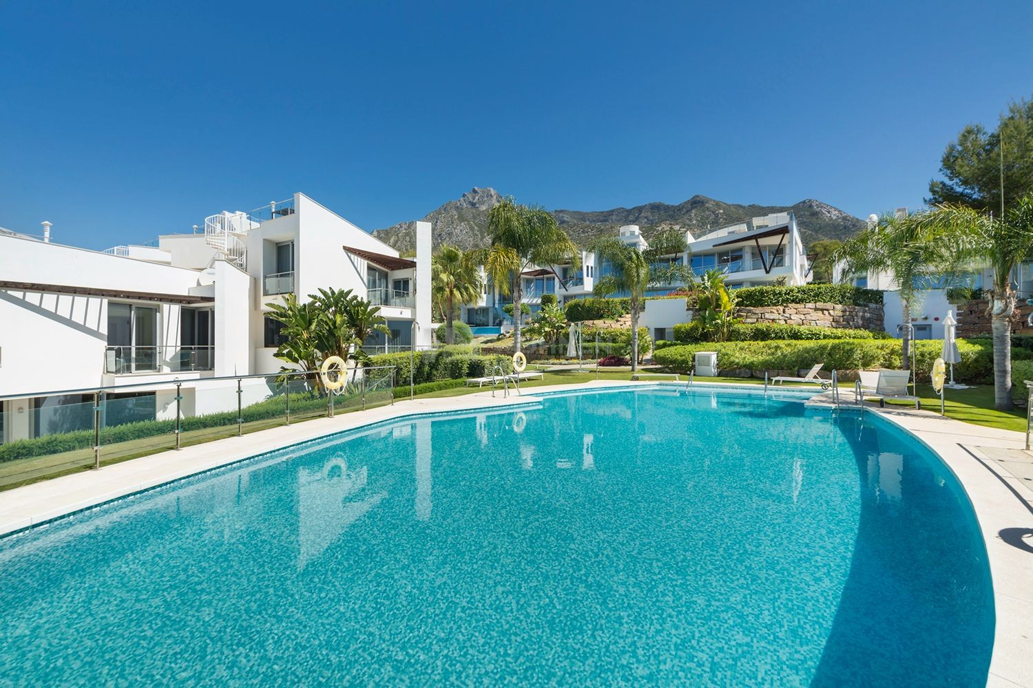 Wunderschönes Stadthaus in der Goldenen Meile von Sierra Blanca Marbella