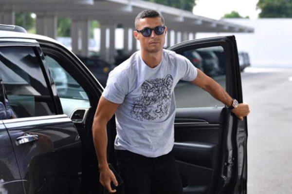 LIFESTYLE – Cristiano Ronaldo settles in Marbella to buy his new house