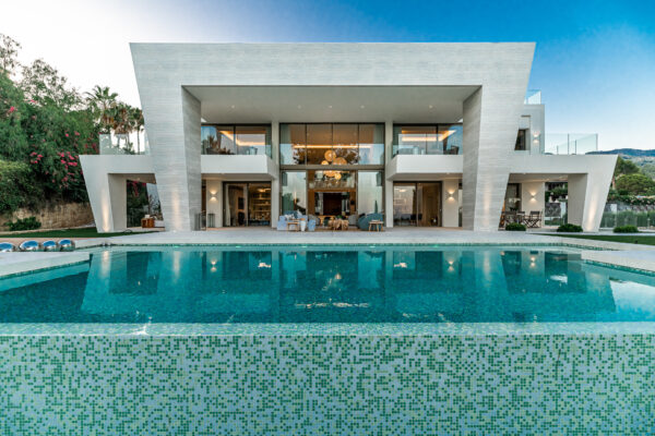 (English) REAL ESTATE – MARBELLA – Property of the month September 2020 – The real luxury in SIERRA BLANCA – An Exceptional Villa in Marbella