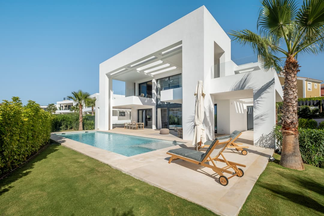 Zeitgenössische High-End-Villa in El Paraiso, Neue Goldene Meile, Estepona