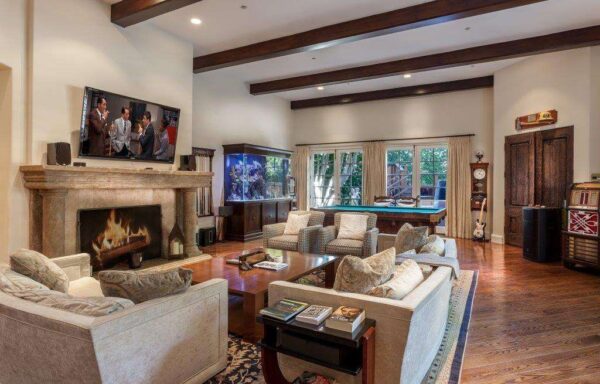 (English) REAL ESTATE – Charlie Sheen lowers a million and a half his mansion in Beverly Hills