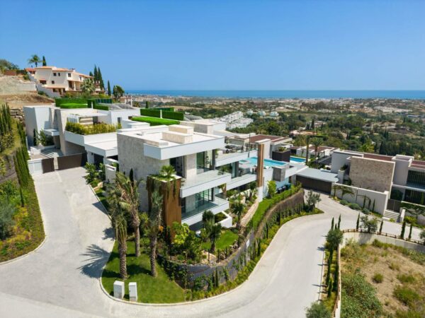 INMOBILIARIA – MARBELLA WOHNEN – Propiedad del mes de agosto de 2023: Impresionante villa de lujo moderna a estrenar con vistas panorámicas al mar en la exclusiva comunidad cerrada de The Hills en La Quinta