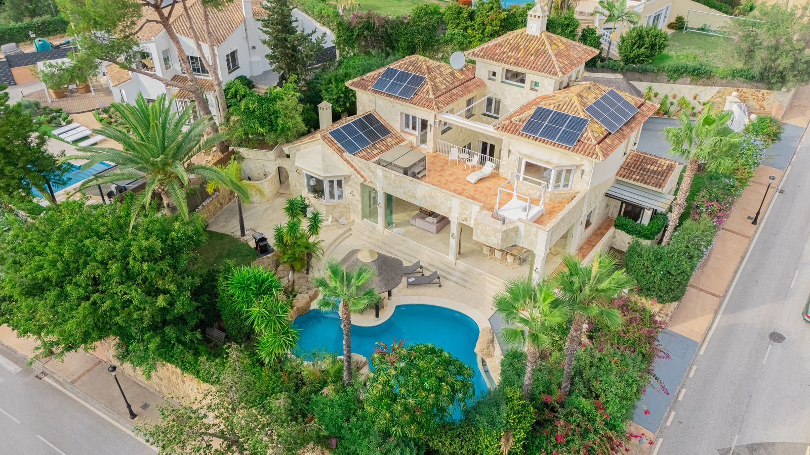 Luxuriöse Villa im mediterranen Stil in Elviria, Marbella Ost