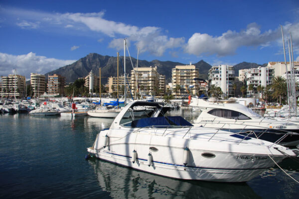 (English) REAL ESTATE – Marbella, is one of the locations that drives the residential real estate market of the Costa del Sol