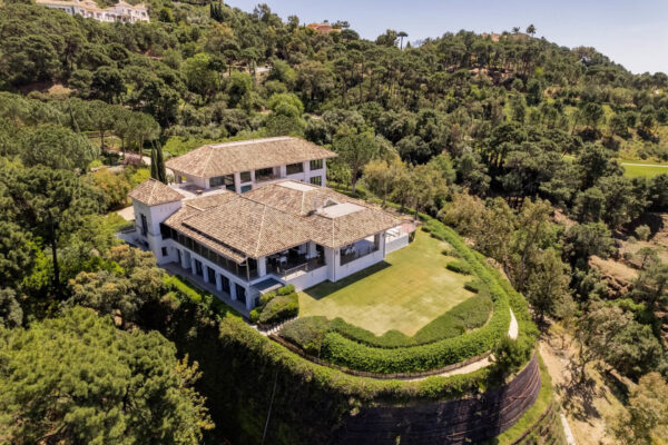 INMUEBLES – MARBELLA WOHNEN – Propiedad del mes de julio de 2022: Mansión en la urbanización más exclusiva de Europa, La Zagaleta en Benahavís