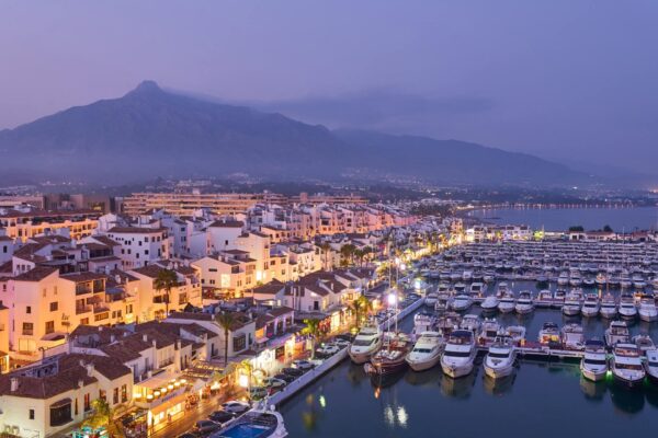 LIFESTYLE – MARBELLA – Spanien empfing im Juli rund 4,4 Millionen ausländische Touristen, 78 % mehr