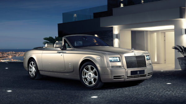 (English) LIFESTYLE – Rolls Royce chose Marbella – Puerto Banús to present its most exclusive models