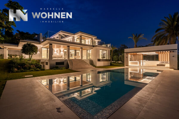 INMOBILIARIA – MARBELLA WOHNEN – Propiedad del mes de mayo de 2024 – Nueva villa de lujo moderna con impresionantes vistas en Los Flamingos