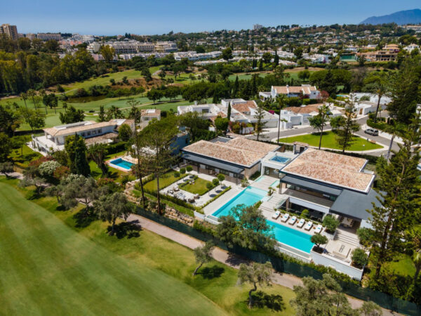 (English) REAL ESTATE – MARBELLA – Property of the month July 2021 – Luxury Andalusian Mediterranean villa directly on the golf course – Marbella