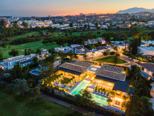 (English) REAL ESTATE – Marbella, the paradise for luxury and high standing homes