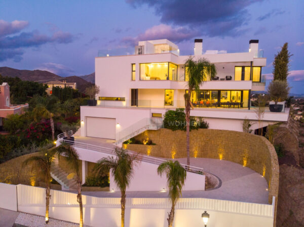IMMOBILIEN – Immobilie des Monats November 2019 – Moderne Villa mit Panoramablick in Marbella – La Quinta Golf