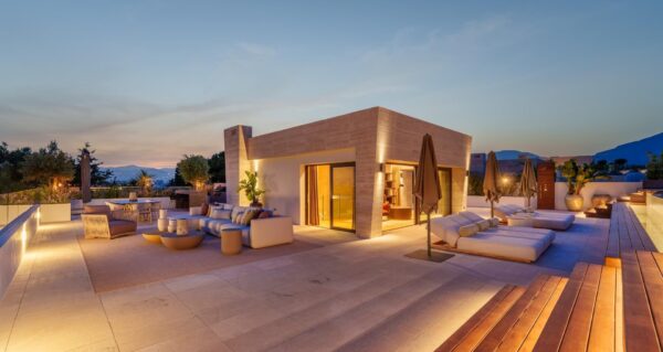 Immobilie des Monats Juli 2025 – Prächtige Luxus Duplex Penthouse Residenz in Strandnähe an der exklusiven Goldenen Meile von Marbella