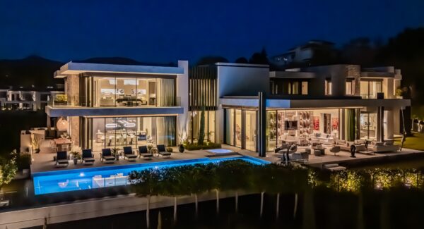 Propiedad del mes de noviembre de 2025 – Impresionante villa de lujo con vistas panorámicas al Mediterráneo en el punto más alto de El Herrojo, La Quinta